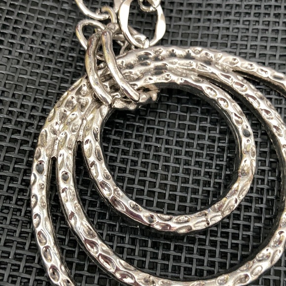 🆕HUGE HAMMERED LOOK SILVER TONE PENDANT WITH THREE CIRCLES. NECK CHAIN IS 20” - Picture 2 of 8